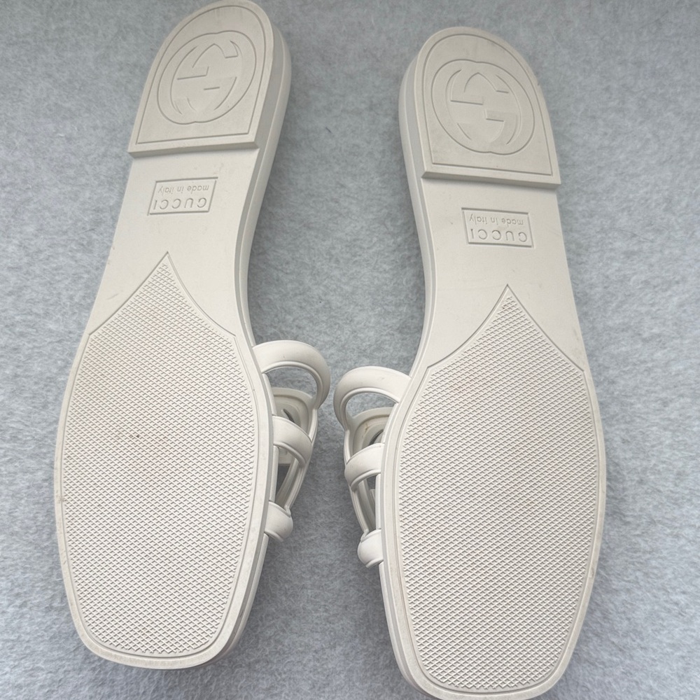 Gucci Cream Rubber GG Logo Slide Sandals - Picture 2 of 2